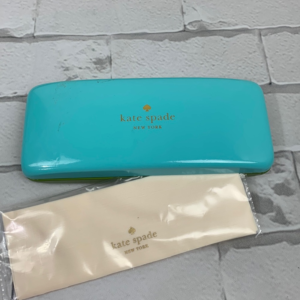 Kate spade sunglasses eyeglasses case with cloth.